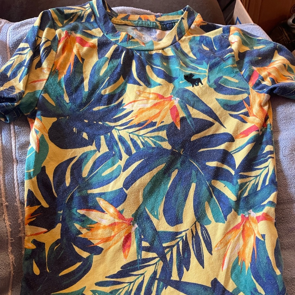 Boys Abercrombie shirt 5/6
